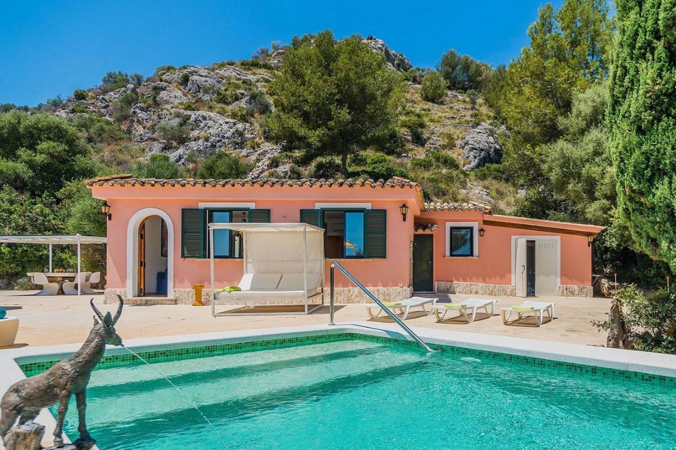 Villa With Private Mountain Ideal Runners Trailers Near Beach Approx 5 Min Walking Beach,Property Belong Puerto Pollensa Villas And Apartments Eksteriør bilde